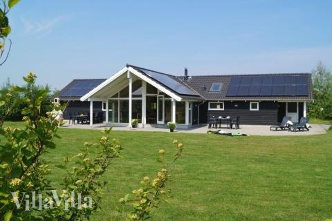 Dette skønne spahus nr. 232 med plads til 10 personer ligger i Lolland/Falster/Møn