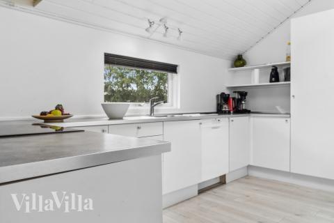 Køkkenet i luksushus nr. 212 er udstyrret, så I let kan lave mad til 14 personer.