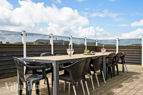Nyd en grillaften på terrassen i luksushus nr. 294 i Vestjylland