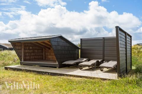 Ud over de mange timer, man kan bruge i husets pool-afdeling, så byder luksushus 294 også på mange udendørs aktiviteter