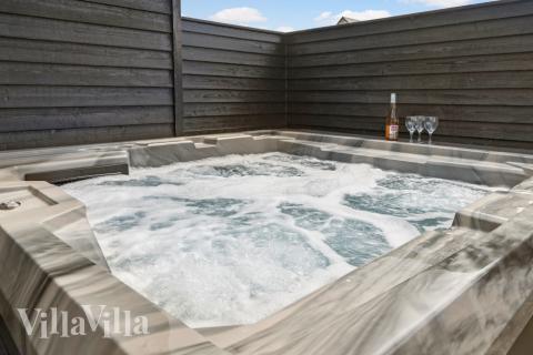 Luksushus nr. 294 byder bl.a. på et dejligt spabad