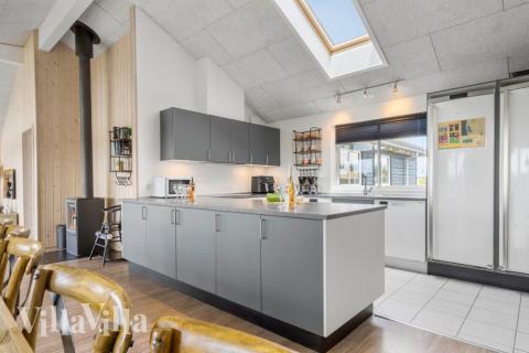 Køkkenet i luksushus nr. 294 er udstyrret, så I let kan lave mad til 18 personer.