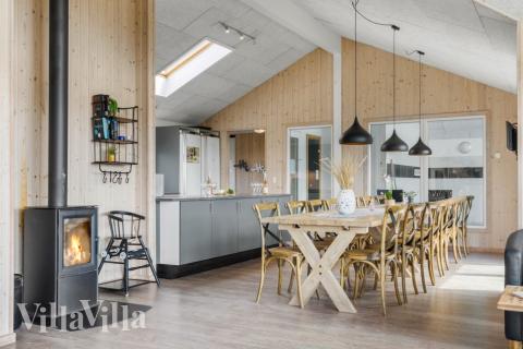 Det store lyse opholdrum i luksushus nr. 294 til 18.