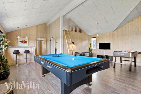 Ud over de mange timer, man kan bruge i husets pool-afdeling, så byder luksushus 294 også på billard/bordtennis og dart