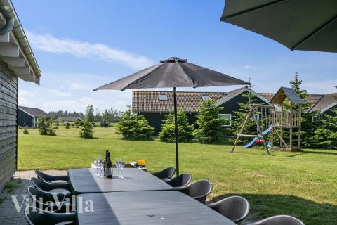 Nyd en grillaften på terrassen i luksushus nr. 251 i Lolland/Falster/Møn