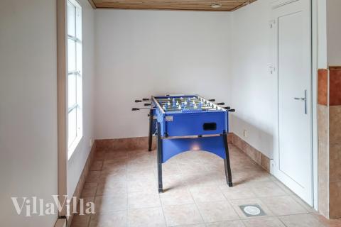 Ud over de mange timer, man kan bruge i husets pool-afdeling, så byder luksushus 126 også på billard/bordtennis og dart