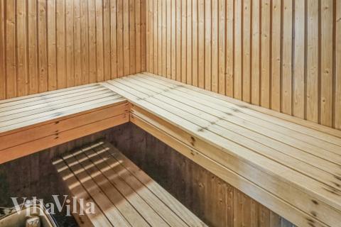 Nyd varmen i saunaen i luksushus nr. 126 til 12 personer