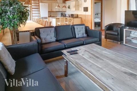 Sofahjørnet i luksushus 84 i Sverige.