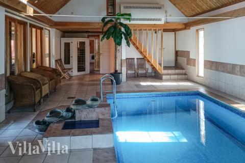 Den lækre pool i luksushuse nr. 84 til 18 personer