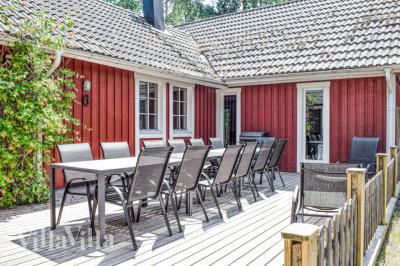 Luksushus nr. 84 har en dejlig terrasse med gode havemøbler til 18 personer.