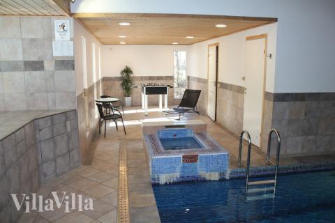Den lækre pool i luksushuse nr. 78 til 14 personer
