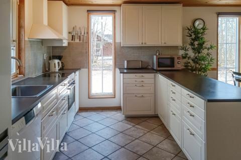 Køkkenet i luksushus nr. 78 er godt indrettet.