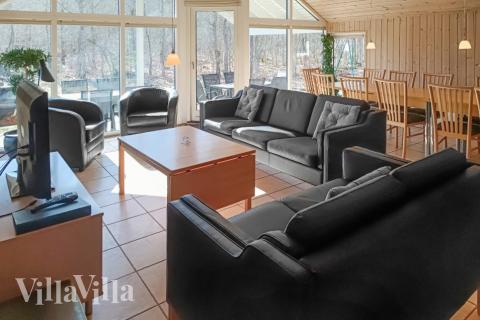 Sofahjørnet i luksushus 244 i Sverige.