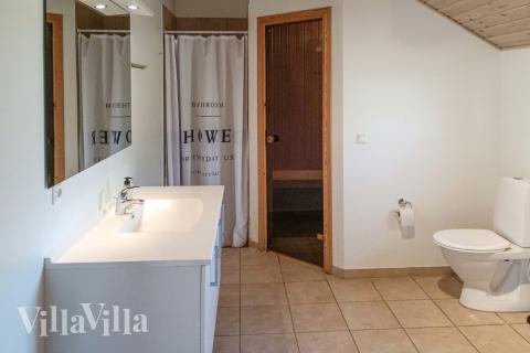 Ét af badeværelserne i luksushus nr. 244