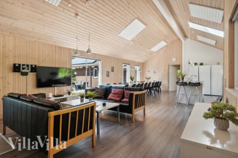 Opholdsrum med plads til 24 i luksushus nr. 261.