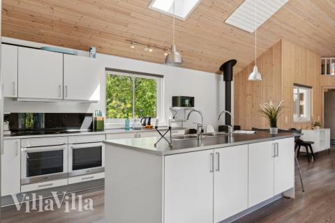 Køkkenet i luksushus nr. 261 er godt indrettet.