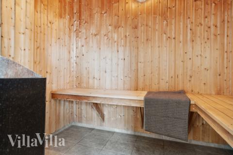 Nyd varmen i saunaen i luksushus nr. 261 til 24 personer