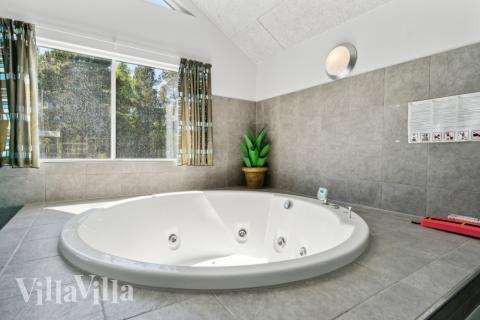 Nyd varmen i spaen i luksushus nr. 261 i Vestjylland