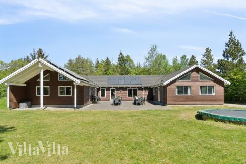 Flot sommerhus nr. 261 med god plads til op til 24 personer