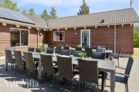 Luksushus nr. 261 har en dejlig terrasse med gode havemøbler til 24 personer.