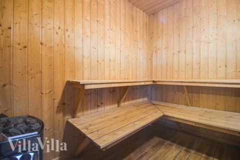 Nyd varmen i saunaen i luksushus nr. 148 til 24 personer