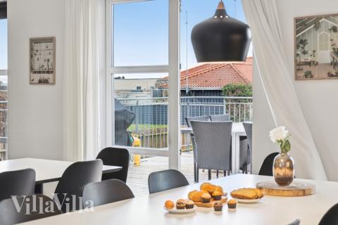 Det store lyse opholdrum i luksushus nr. 148 til 24.