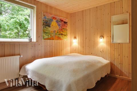 Soveværelserne er velindrettede med enkelt- eller dobbeltsenge og skabe