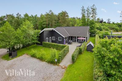 Dette flotte luksushus i Ebeltoft danner de perfekte rammer for en skøn ferie med masser af aktiviteter og udflugter på Djursland