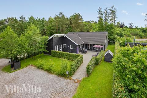 Dette flotte luksushus i Ebeltoft danner de perfekte rammer for en skøn ferie med masser af aktiviteter og udflugter på Djursland