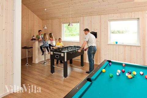 I husets bar med eget køleskab kan der serveres kolde drikkevarer