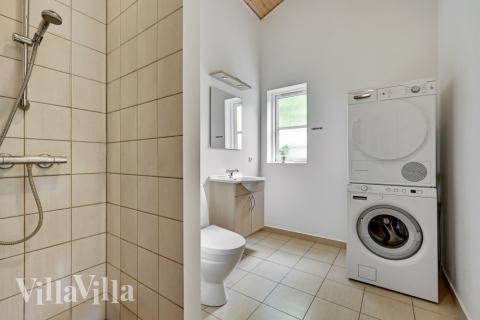 Den rummelige entre i luksushus nr. 247 i Østjylland