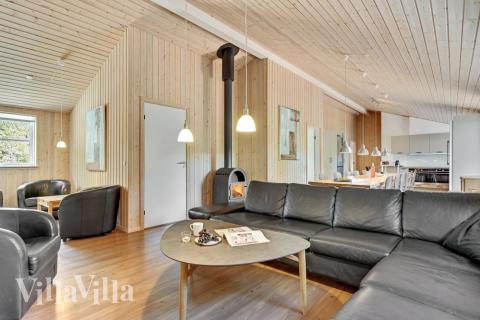 Sofaen i luksushus 247 i Østjylland indbyder til brætspil eller at se en film sammen.