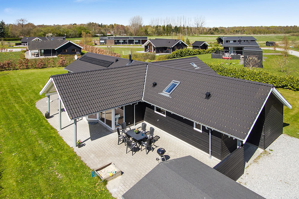 Dette skønne poolhus nr. 268 med plads til 14 personer ligger i Østjylland