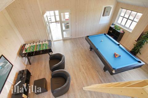 Der er sørget for underholdningen til hele familien med billard/bordtennis og dart i aktivitetrummet