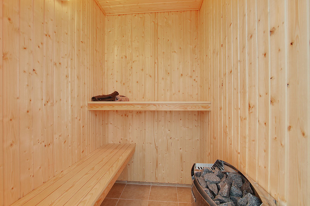 I husets sauna kan man blivet varmet godt igennem på en kølig dag