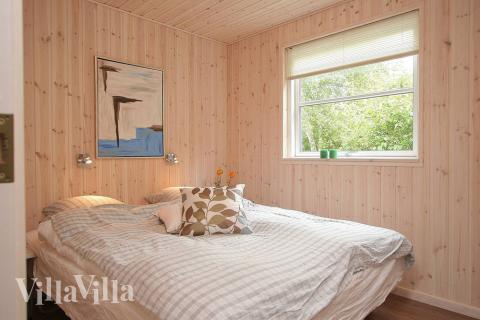 Alle soveværelser er smagfuldt indrettet med enkelt- eller dobbeltsenge og skabe