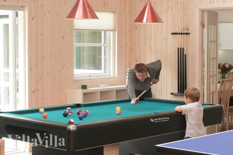 Udover husets eget badeland er der timers underholdning i husets store aktivitetsrum