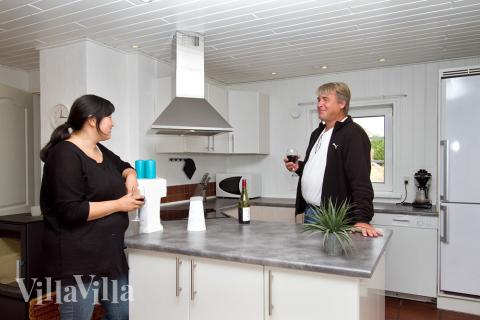 Køkkenet er indrettet med alt hvad man behøver til feriens madlavning