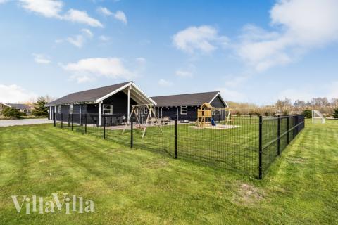 I Lolland/Falster/Møn ligger dette fine poolhus nr. 202 med plads til 24 personer.