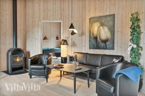 Sofaen i luksushus 202 i Lolland/Falster/Møn indbyder til brætspil eller at se en film sammen.