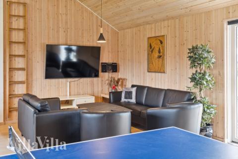 Aktivitetsrum i luksushus nr. 202 med 9 soveværelser og plads til 24 personer.