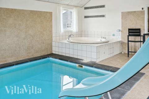 Den lækre pool i luksushuse nr. 202 til 24 personer