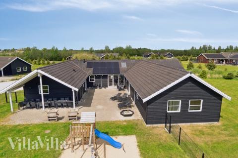 Flot sommerhus nr. 202 med god plads til op til 24 personer