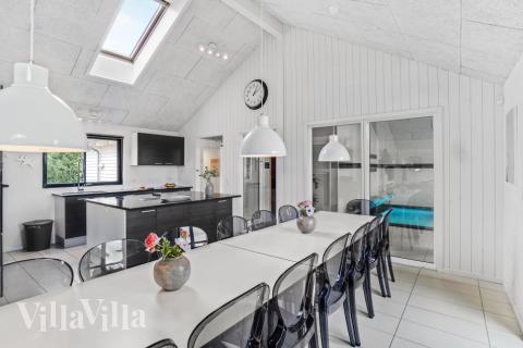 Det store lyse opholdrum i luksushus nr. 276 til 18.