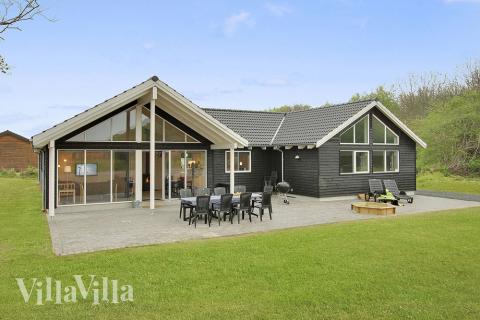 Dette fantastiske luksushus byder indenfor til en begivenhedsrig ferie på Langeland