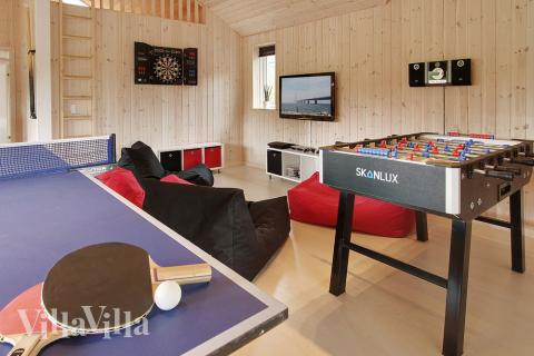 Har man lyst til afveksling fra husets eget badeland, så kan man benytte sig af de mange spil, som er at finde i aktivitetsrummet