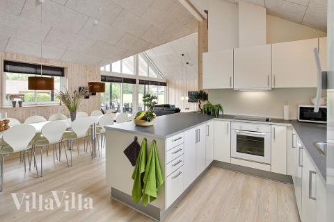 Køkkenet er udstyret med alt, hvad man kan ønske sig til feriens madlavning