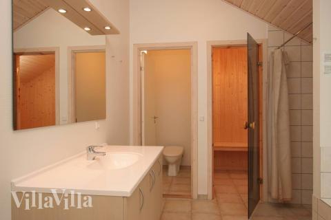 I husets sauna kan man blivet varmet godt igennem på en kølig dag