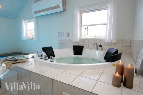 Trænger I til ren afslapning kan I hoppe i spabadet (4-6 personer) og efterfølgende dase i saunaen