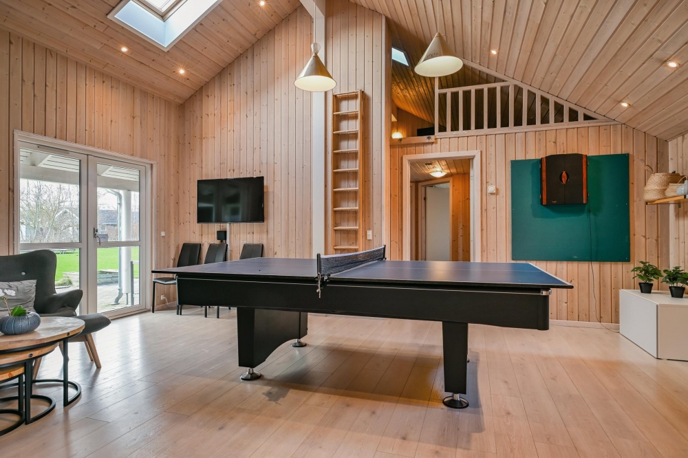 Ud over de mange timer, man kan bruge i husets pool-afdeling, så byder luksushus 222 også på billard/bordtennis og dart